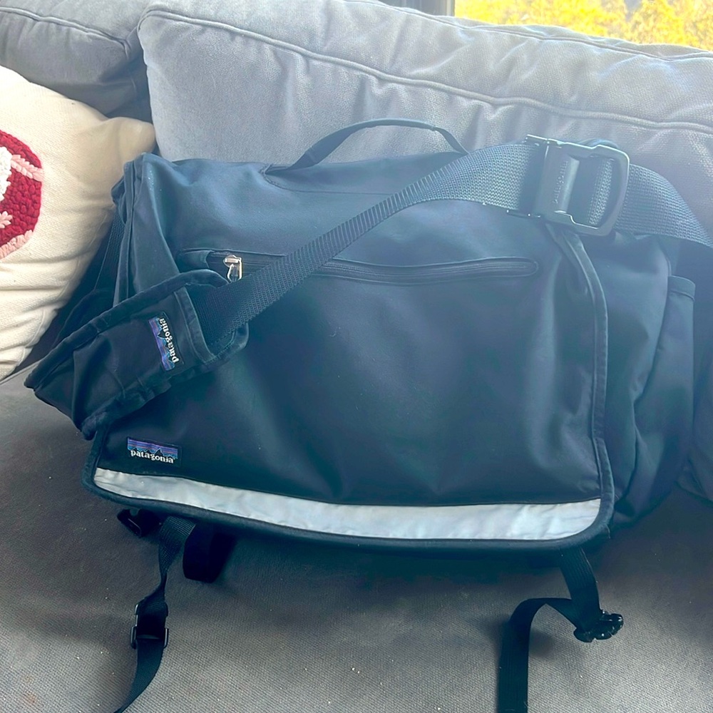 Patagonia Black Half Mass Messenger Laptop Bag